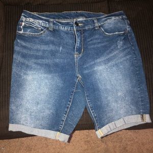 Jean distress shorts midrise